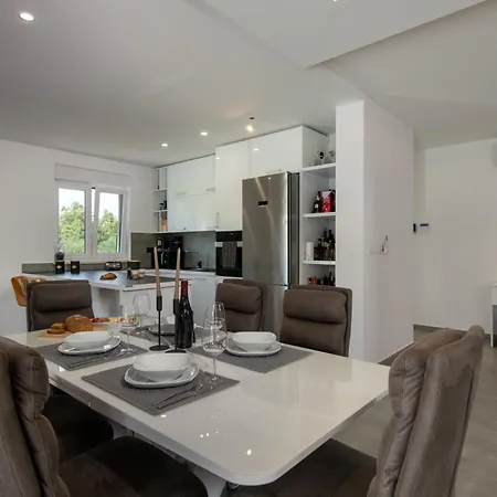 Aaron Villa Butkovići