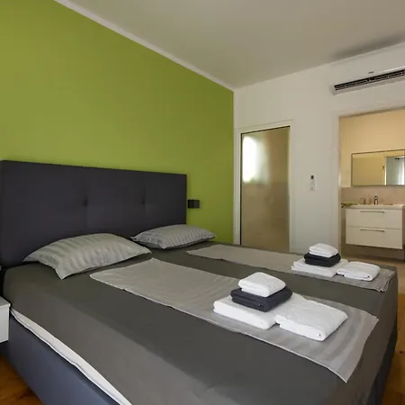 Villa Aaron