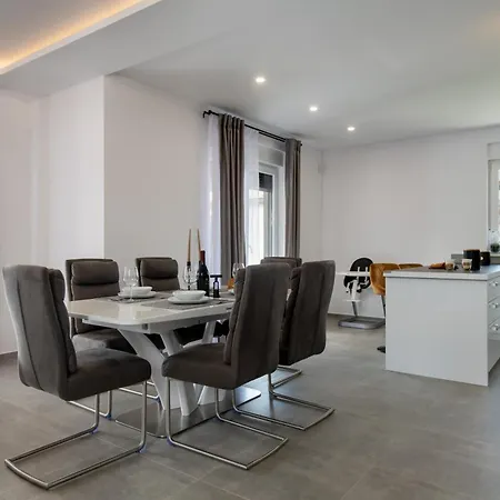 Aaron Villa Butkovići